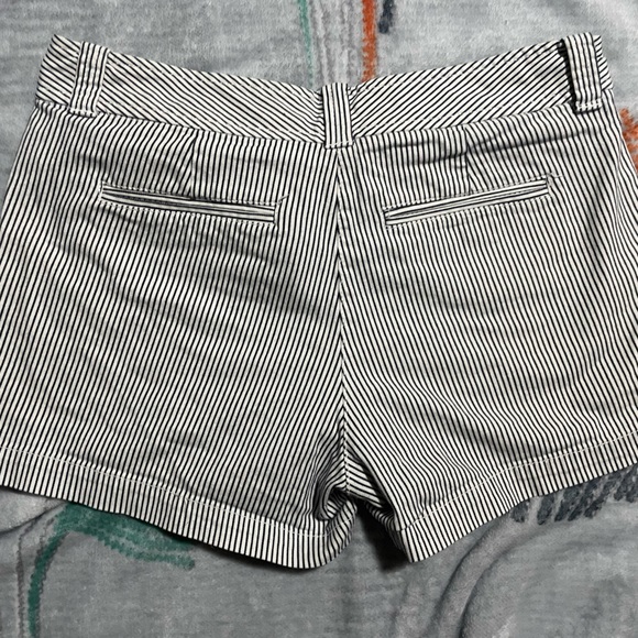 New York & Company pinstripe shorts - Picture 2 of 3